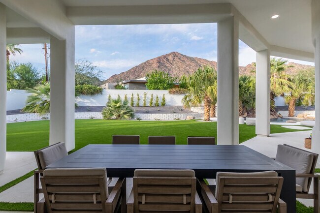 Building Photo - 5316 E Royal View Dr S