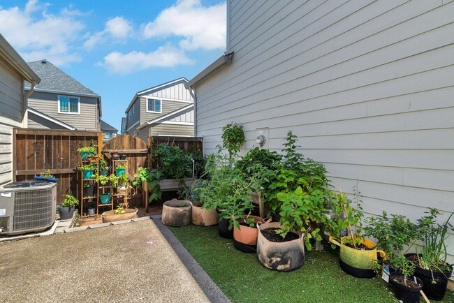 Building Photo - 16855 SW Townsville St