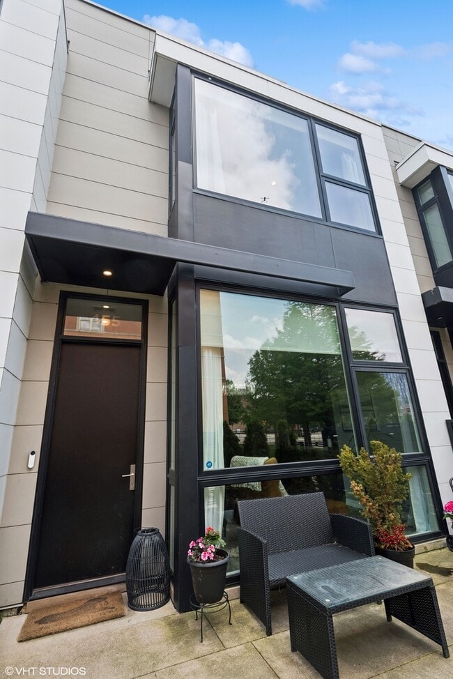 Building Photo - 455 W Hobbie St