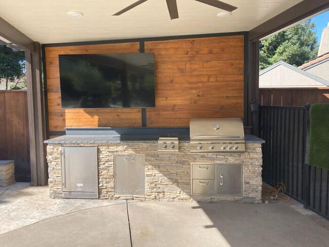 Building Photo - Coming Soon! Beautiful Executive Home in S...