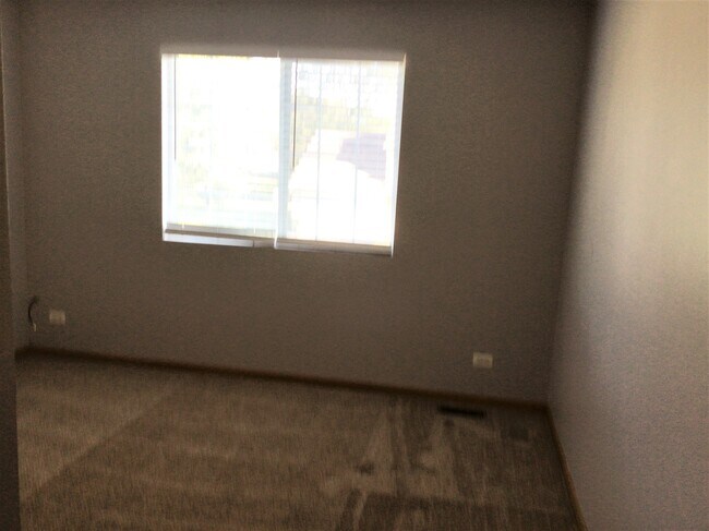 Building Photo - 2917 W Country Club Ave