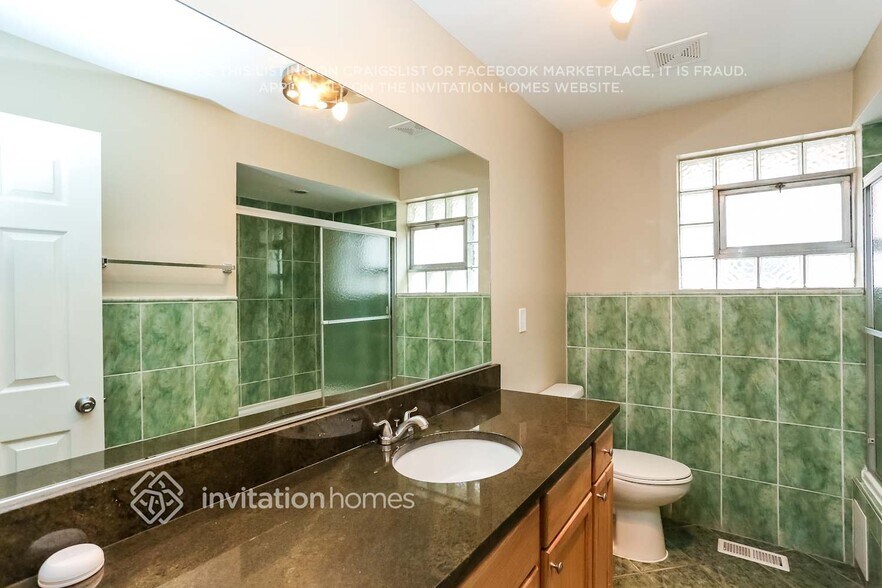 Building Photo - 2652 Maple St