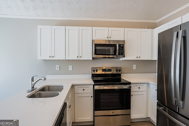 Building Photo - 301 Sandhurst Way SW