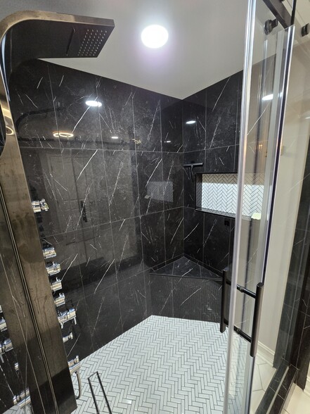 Building Photo - 2875 Whitby Dr