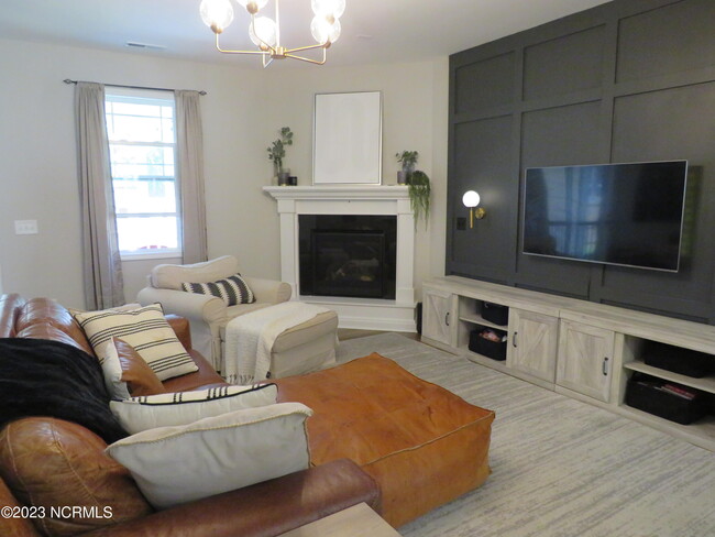 Building Photo - 425 Palisades Dr