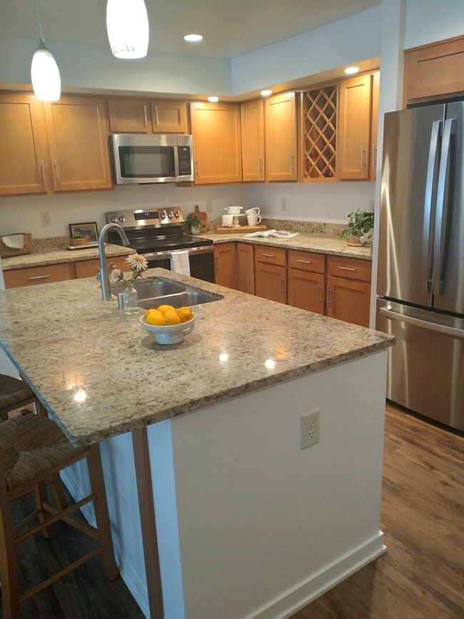 Building Photo - 2749 Hidden Dr