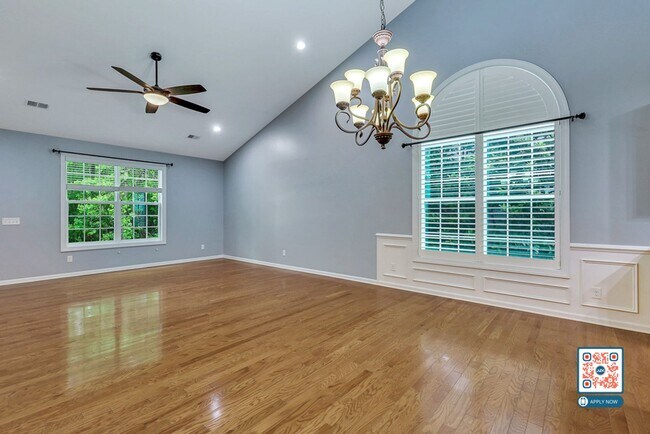 Building Photo - Pet-Friendly Home in Shell Hall – Availabl...