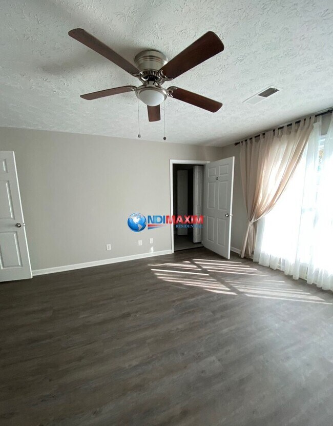 Building Photo - Renovated wheelchair accessible ranch in P...