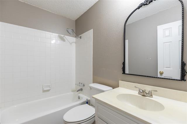 Building Photo - 3902 Karen Dr