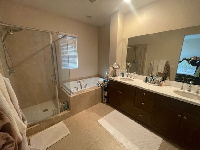 Building Photo - 10678 Village Haven Trail