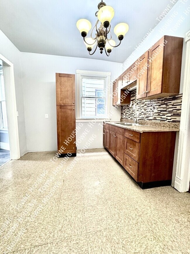 Building Photo - 339 Hampshire St