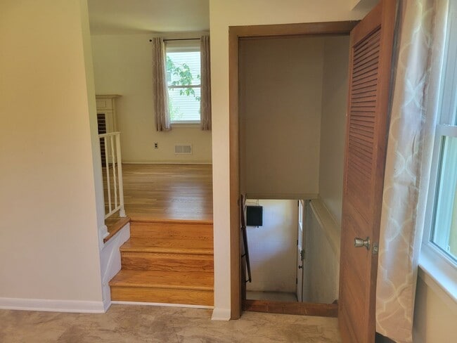 Building Photo - 4 Bedroom Colonial in Timonium
