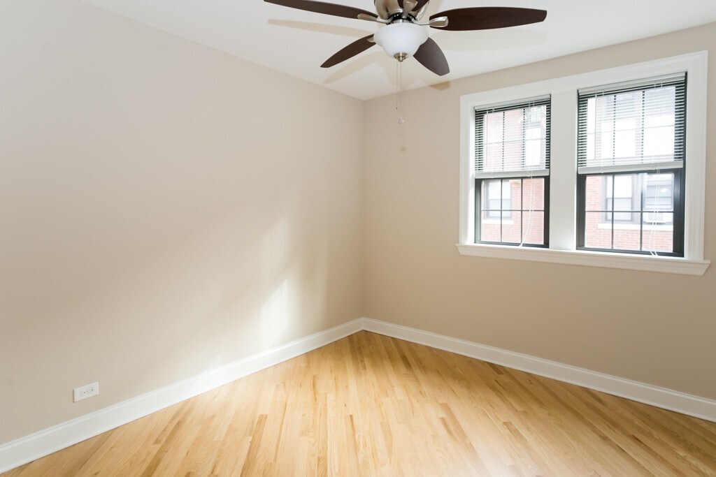 Building Photo - 946 Green Bay Rd