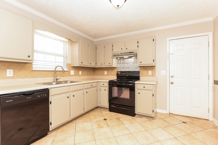 Building Photo - 2927 Islington Dr
