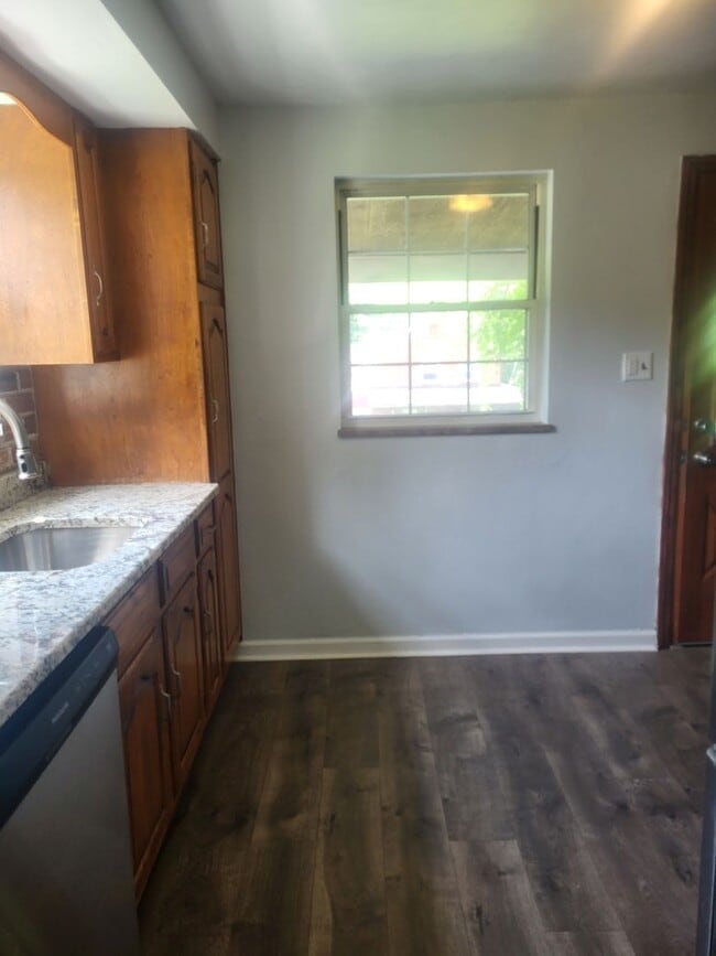 Building Photo - Beautiful 3 bedroom in Verona!