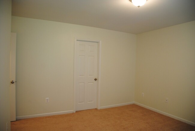 Building Photo - Upscale 2 BDRM, 2 BATH Condo in N. Stafford