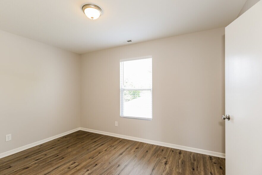 Building Photo - 275 Ranlo Ave