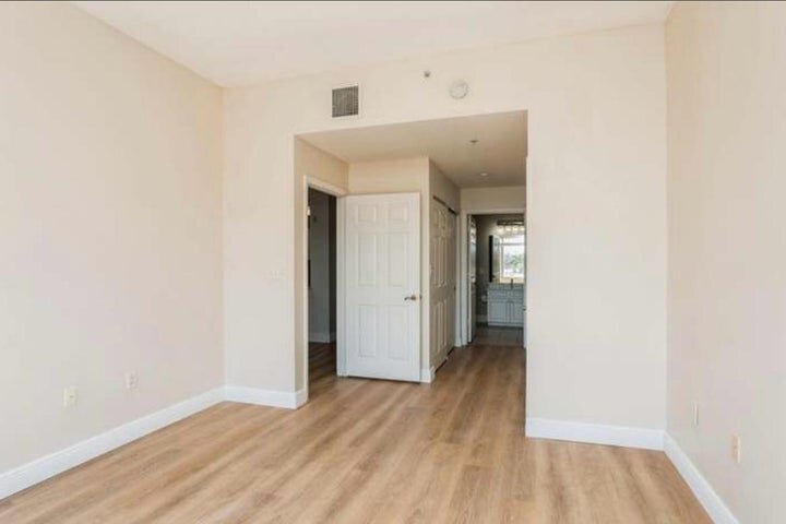 Building Photo - 1200 Town Center Dr