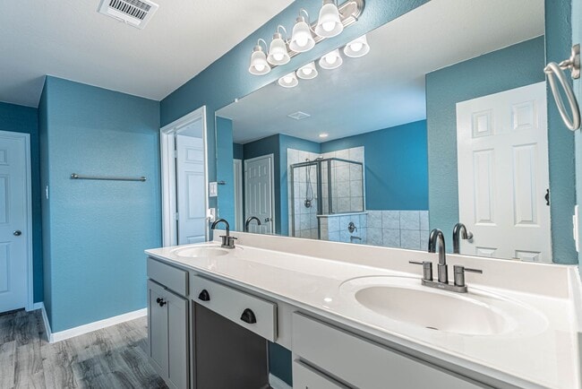 Building Photo - 165 Camelot Pl Ct