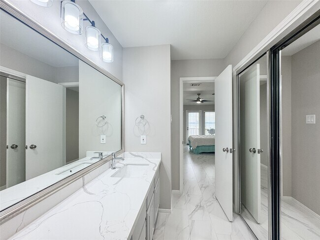 Building Photo - 112 Cove Point