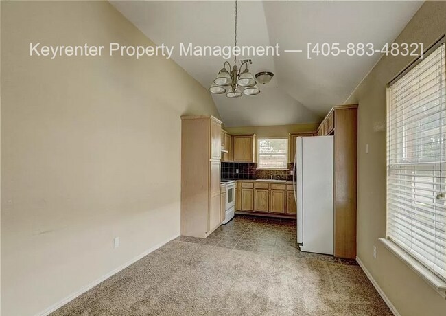 Building Photo - Gorgeous 3 bedroom 2 Bath and 2 Car Home in the Heart of Yukon