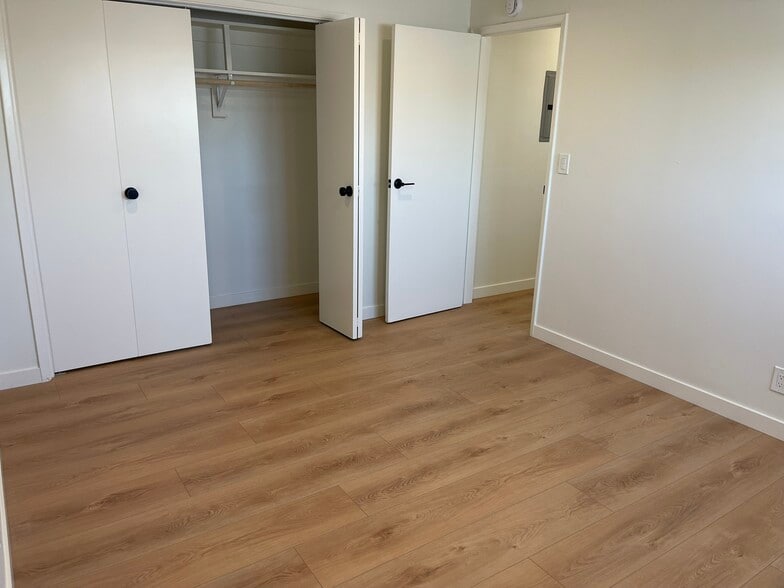 Larger bedroom. - 1039 6th St