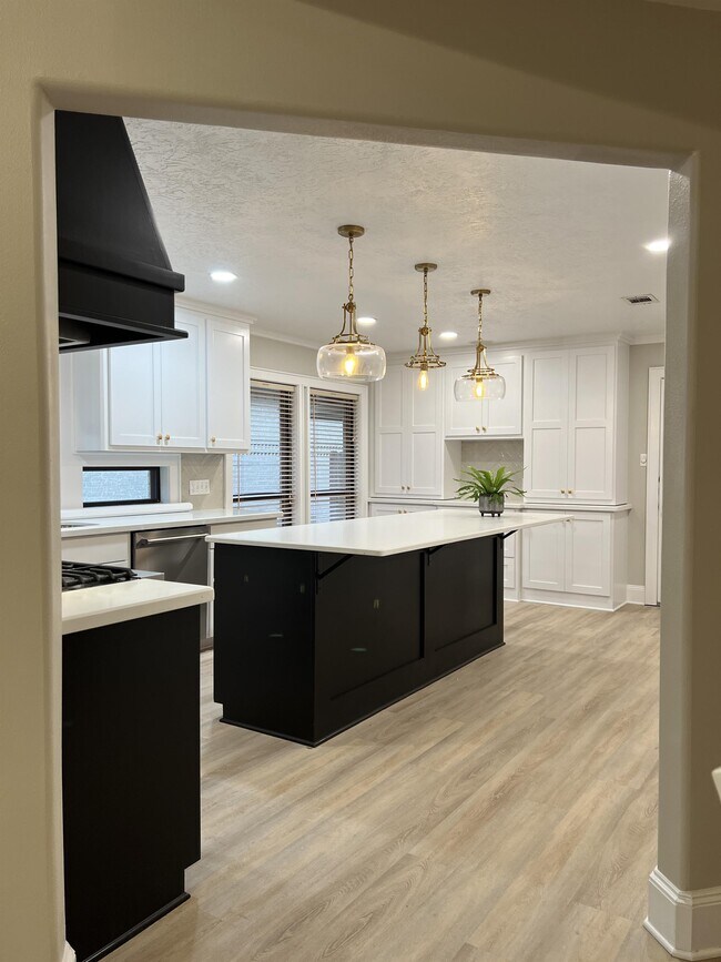 Building Photo - 4908 Spearman Dr