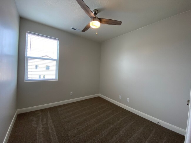 Building Photo - SAND HOLLOW TOWNHOME FOR RENT!