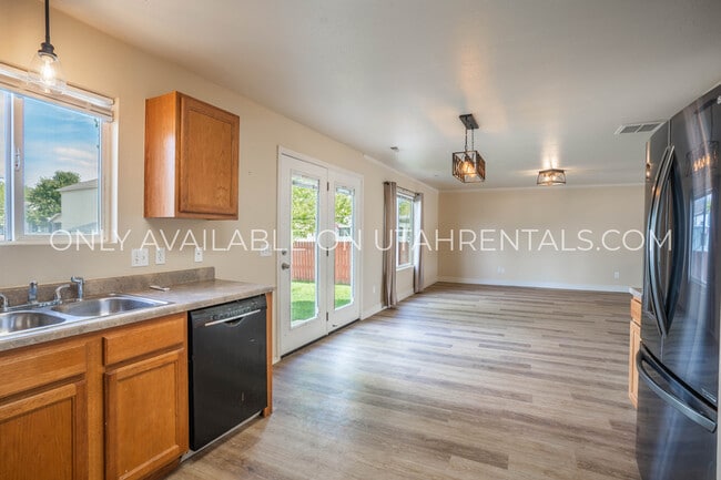 Building Photo - 215 S 1050 W