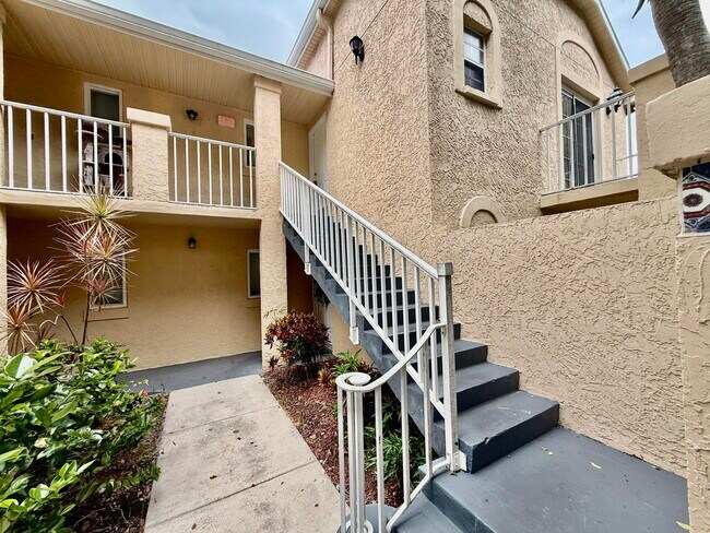 Building Photo - 1673 SE Green Acres Cir