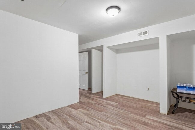 Building Photo - 7039 Heather Dr