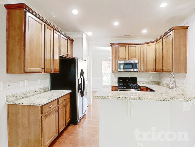 Building Photo - 1413 Eastway Dr