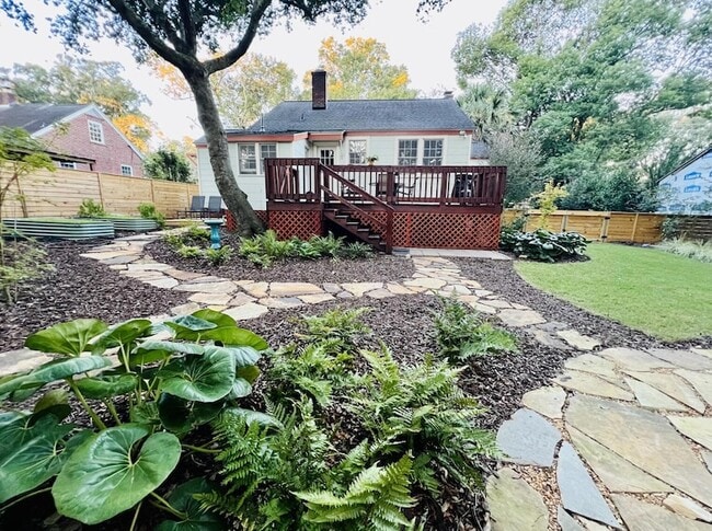 Building Photo - 164 Riverland Dr