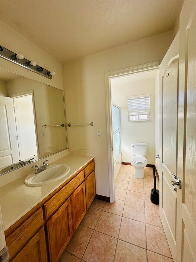 Building Photo - Beautiful 3 Bed, 2.5 Bath Home with Garage, Spacious Layout & Private Yard in Desirable Hercules ...