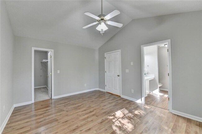 Building Photo - 240 Springbottom Ct SE
