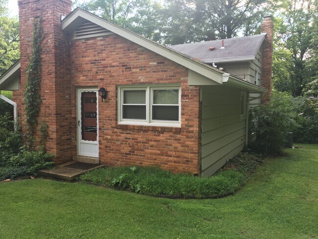 Building Photo - 1115 Westbriar Ct NE