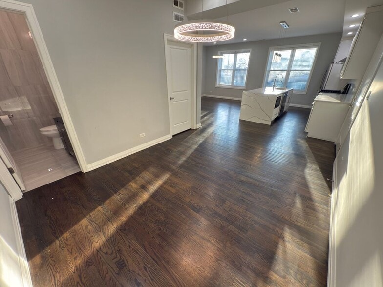 Building Photo - 7427 W Addison St