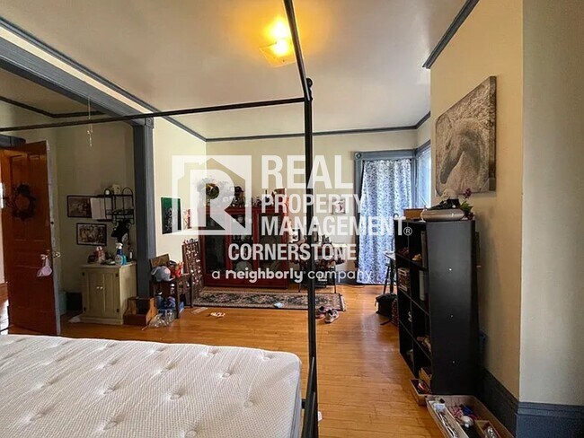 Building Photo - 808 W Kalamazoo Ave