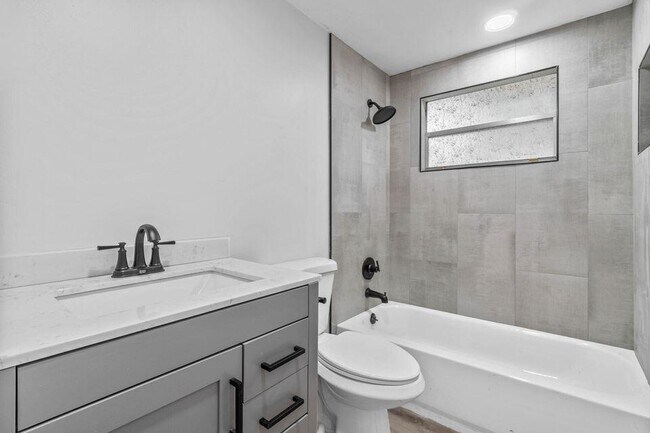 Building Photo - 173 Seville H
