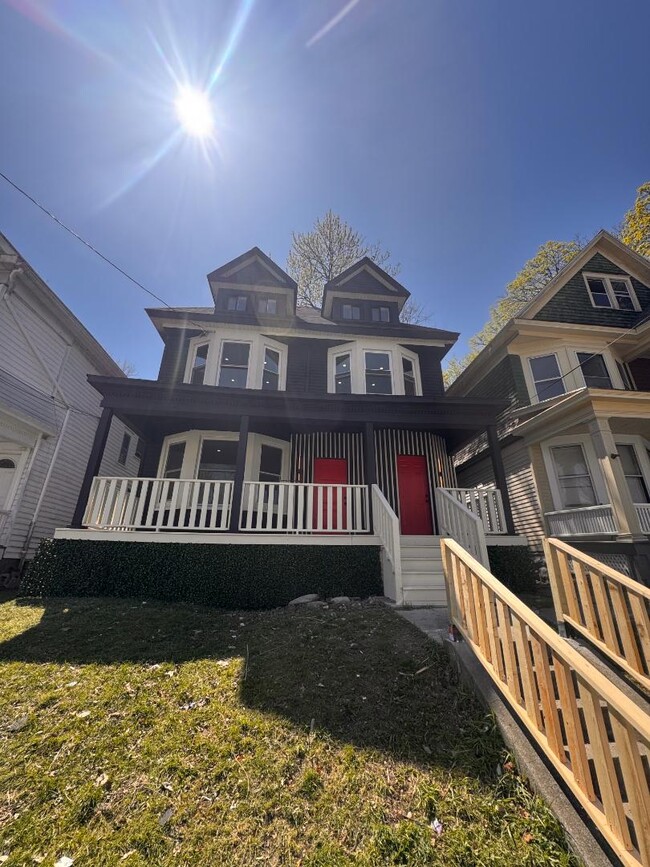 Building Photo - 442 Hudson Ave