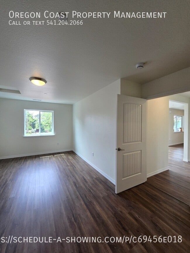 Building Photo - 4822 SW 48th Ct