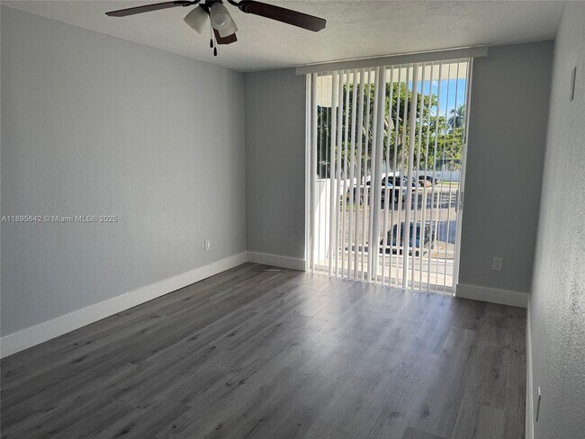 Building Photo - 494 NW 165th St