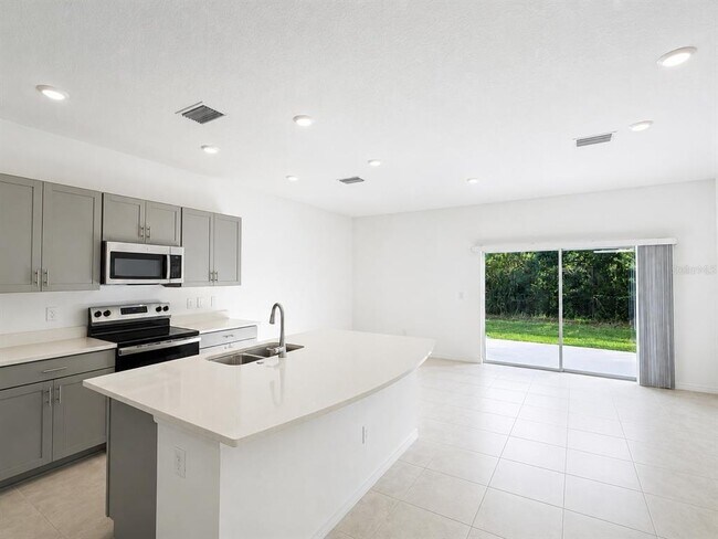 Building Photo - 15144 Cuzcorro Ct