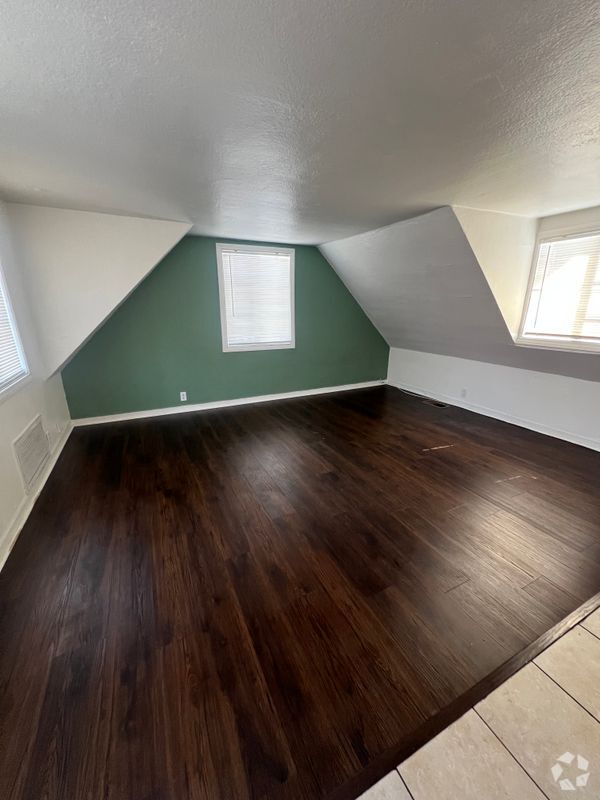 Building Photo - 1131 E Whiting Ave