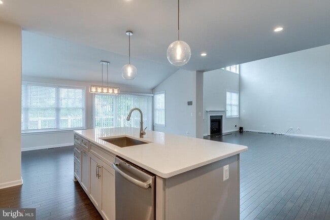 Building Photo - 41256 Lenah Point Dr