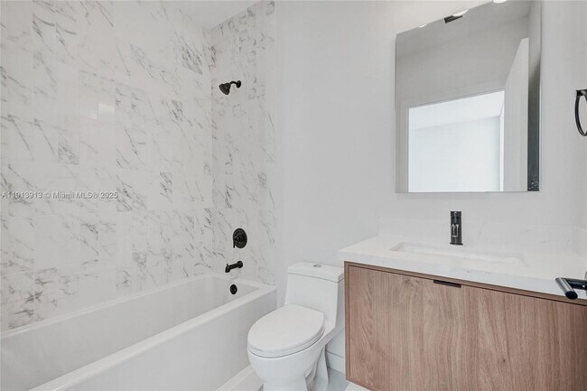 Building Photo - 523 NE 61st St