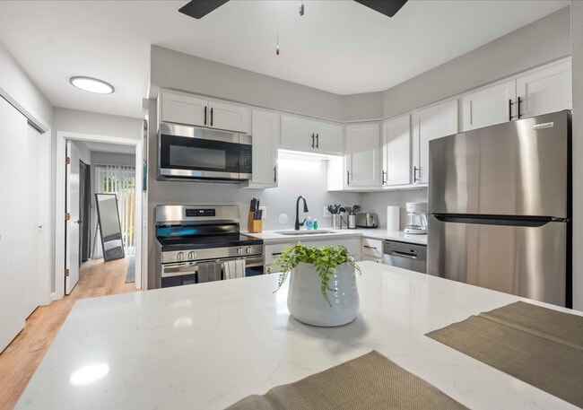 Building Photo - 1217 E Wilson St