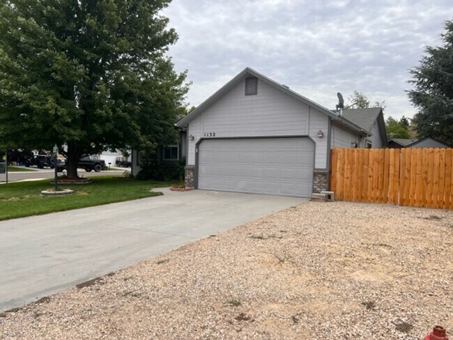 Building Photo - 1132 N Maple Creek Ave