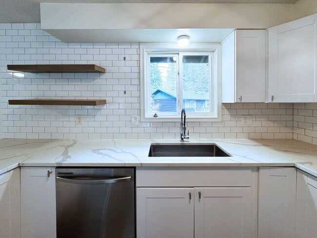 Building Photo - 725 Mimosa Ave