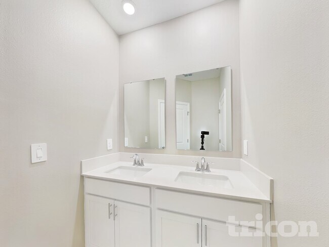 Building Photo - 741 Honeyrock St